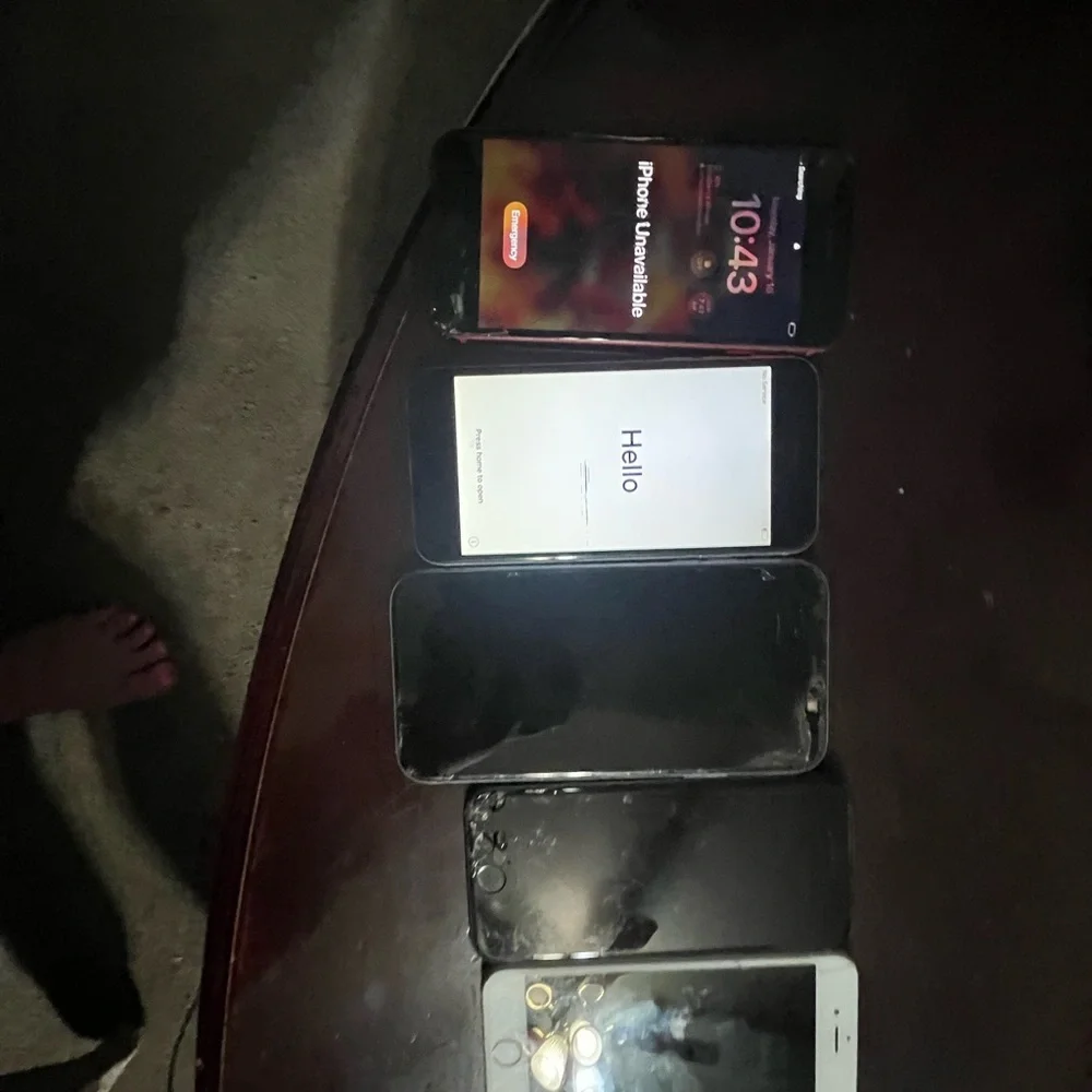 7 DIFFERENT IPHONES! Some locked some unlocked some cracked on back and front! P